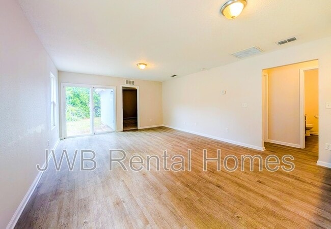 Photo - 156 Odell St