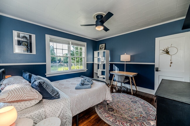 Photo - 508 W Chisholm St Unit Blue