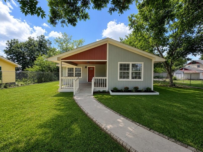 Building Photo - 9532 E Avenue I