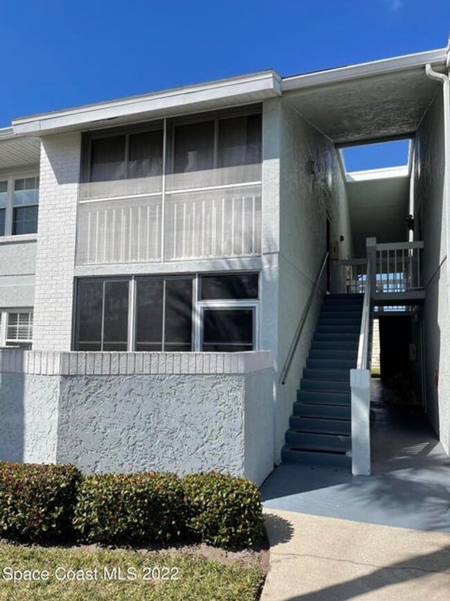 Building Photo - Centrally located condo in great community Unit E-205