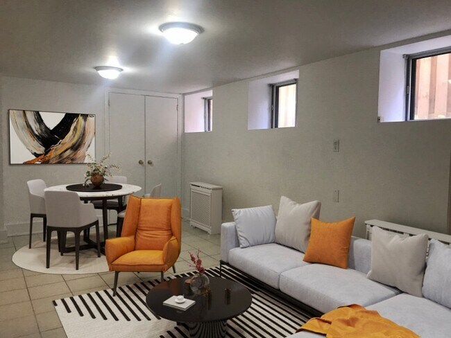 Photo - 30 Rowanwood Av Unit Lower