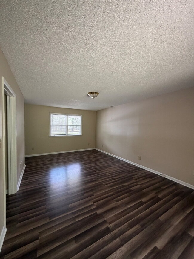 Photo - Immaculate 2 BR | 1 BA Apartment in Goldsboro *Water/Trash/Lawn Care Included!* Scott Hills Apts Unidad # I-1