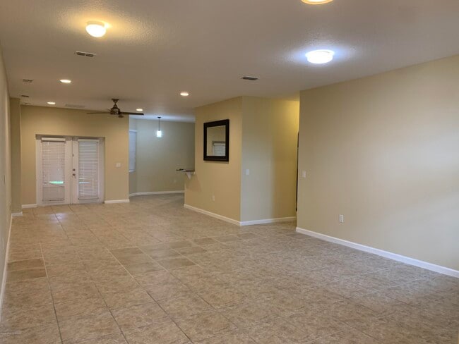 Photo - 215 Sirius Ct