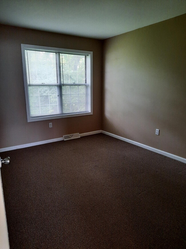 Photo - 142 Pickwick Pl