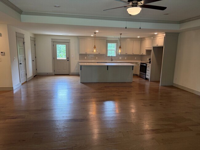 Photo - 7 Tiverton Ln