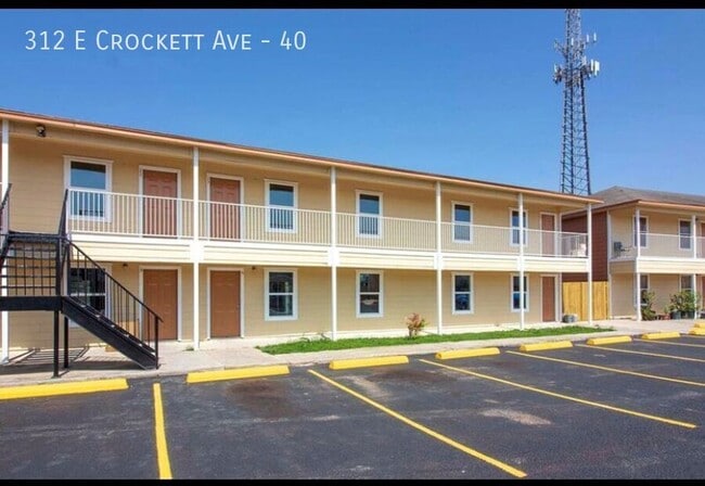 Building Photo - 312 E Crockett Ave Unit 40