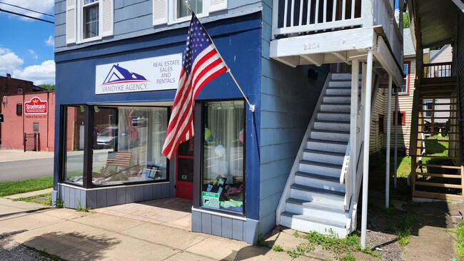 Photo - 220 W State St Apartamento Unidad 220 1/2 W. State St.