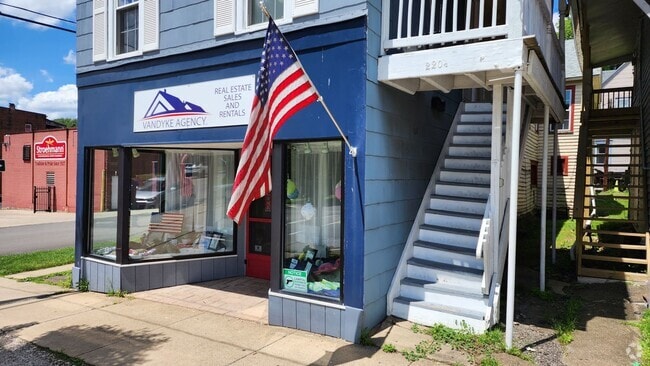Building Photo - 220 W State St Unit 220 1/2 W. State St. Rental