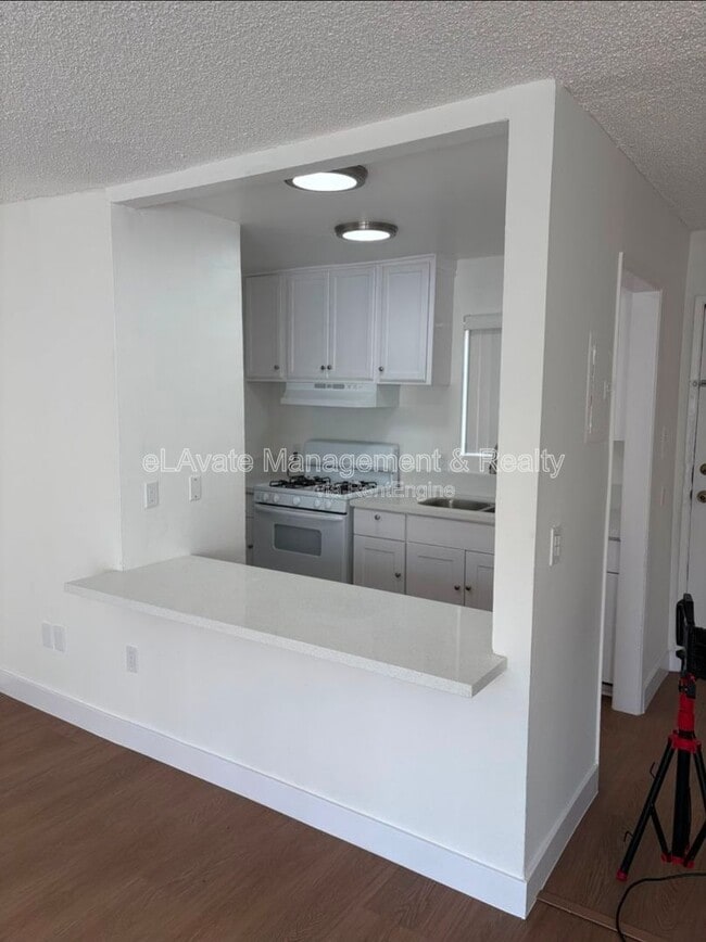 Photo - 6815 Kelvin Ave Unidad 102