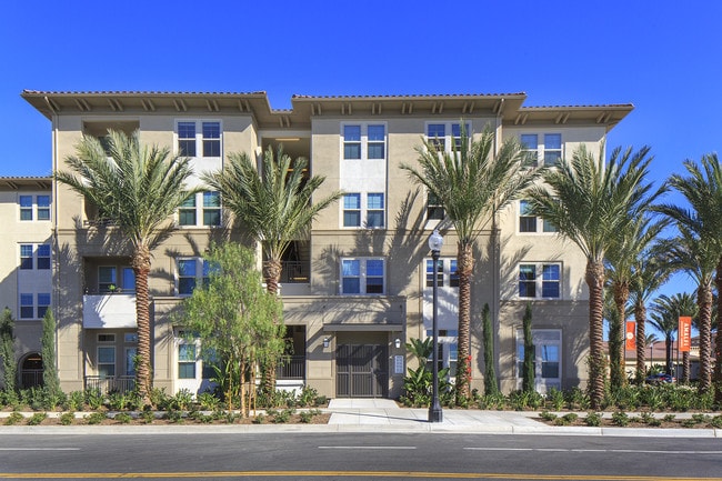 Amalfi Apartment Homes For Rent in Tustin, CA