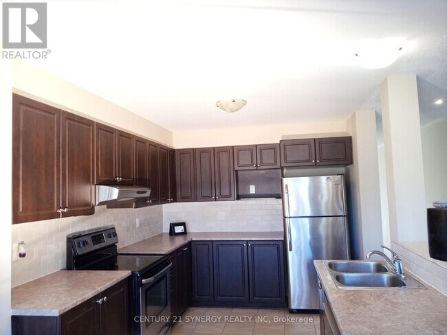 Photo - 136 Piazza Cir