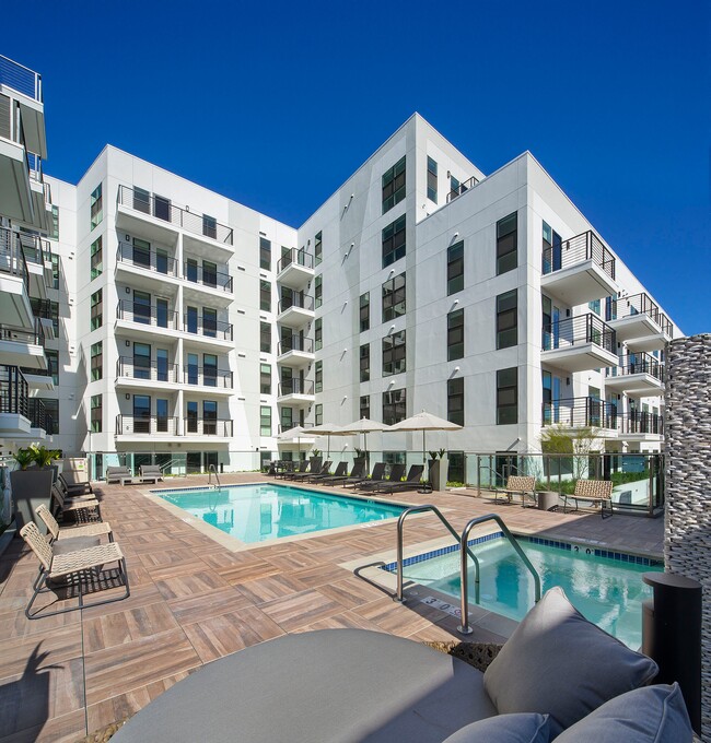 Building Photo - Archer Hollywood Rental