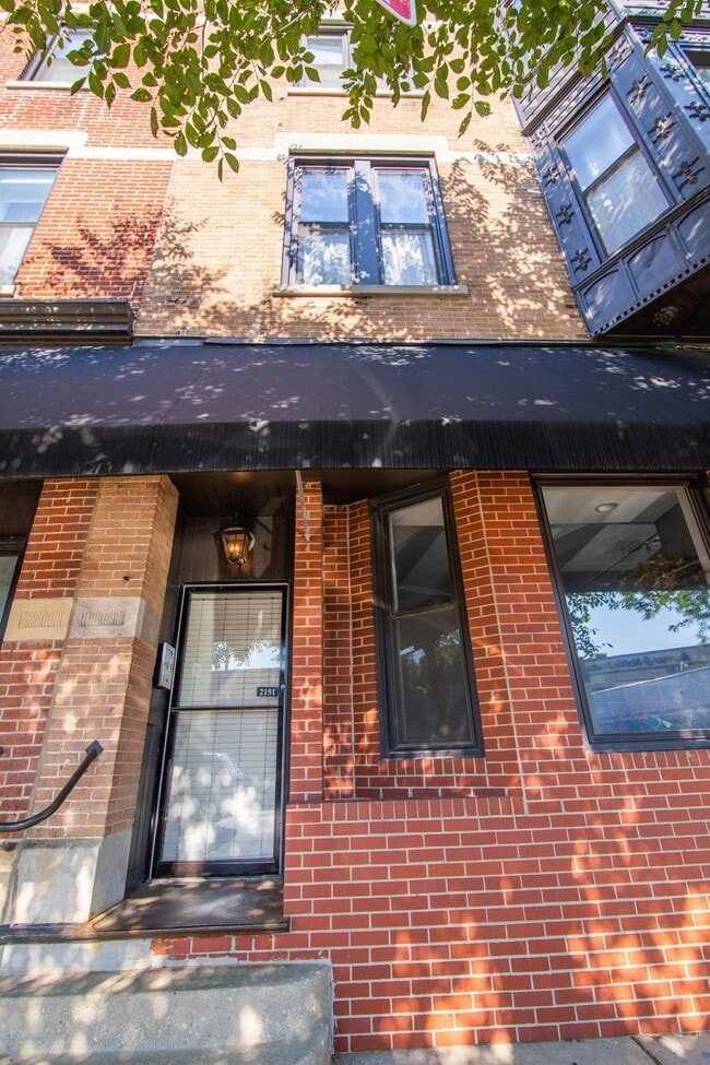 Building Photo - Spacious 2 bd/1 bath Condo in Lincoln Park!