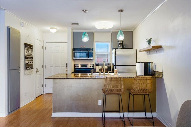 Photo - 1422 Collier St Unit 214