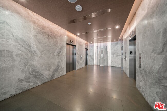 Photo - 877 Francisco St Unidad 1715 Rental