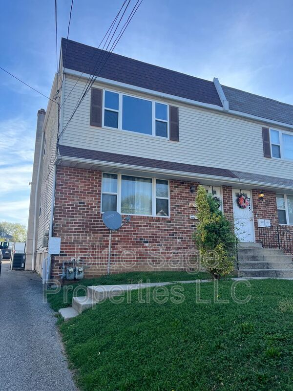 Building Photo - 727 Clifton Ave Unit 2