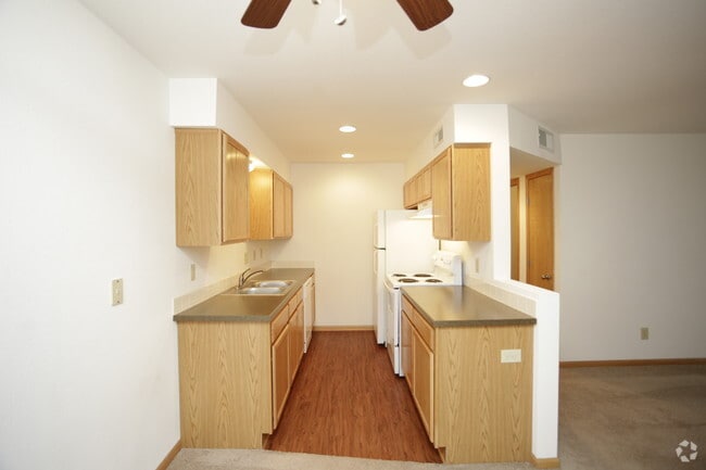 1BR, 1BA - 590 SF