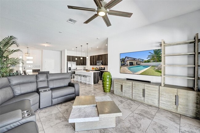 Photo - 4947 Whispering Way