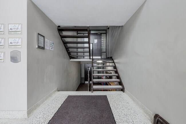 Photo - Queenston Apartments