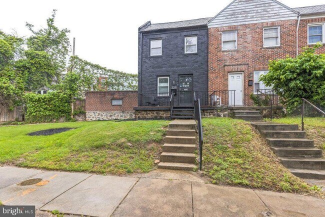 3310 Elbert St