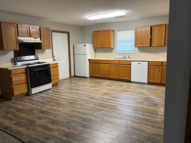 Photo - 4937 N River Rd Unidad B