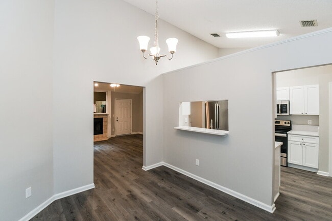 Photo - 2030 Avila Way