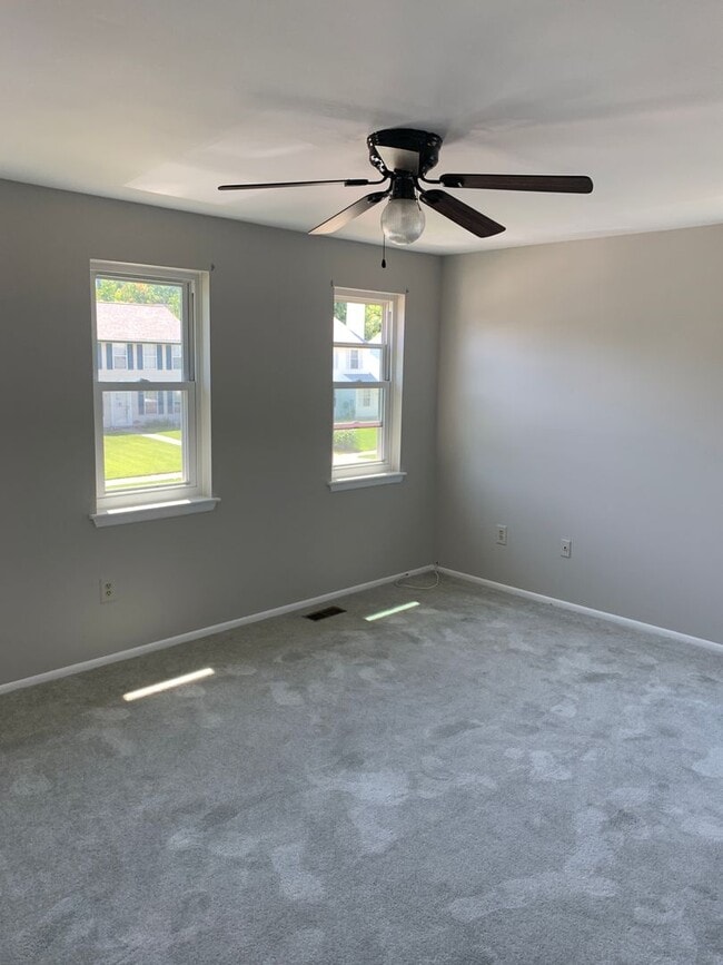 Photo - 3 Bedroom, 2.5 Bath single family home. Fenced yard with shed. New carpet and paint. Formal dinin...