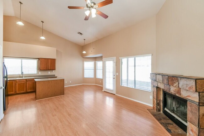 Photo - 544 W Laredo Ave