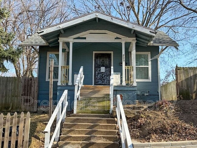 Building Photo - 205 S Willis Ave