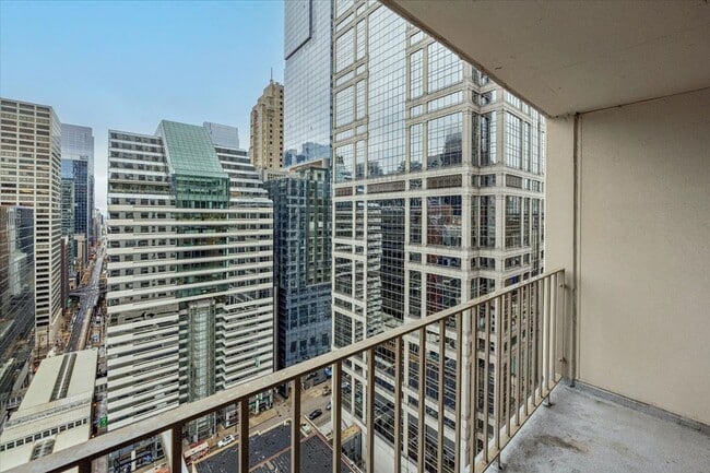 Photo - 200 N Dearborn St Unidad 2502