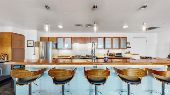 Building Photo - 3,400 SQFT CONDO IN DOWNTOWN CHAMPAIGN W/ ...