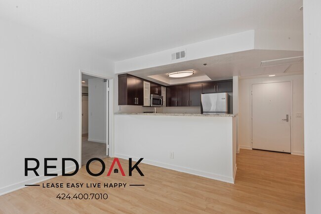 Photo - 939 1/3 Palm Ave-305 Unidad 305