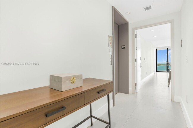 Photo - 3131 NE 7th Ave Unidad 3402