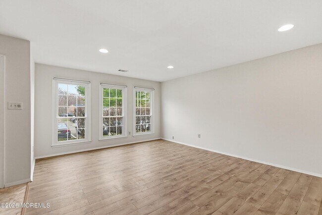 Photo - 280 Fairfield Pl