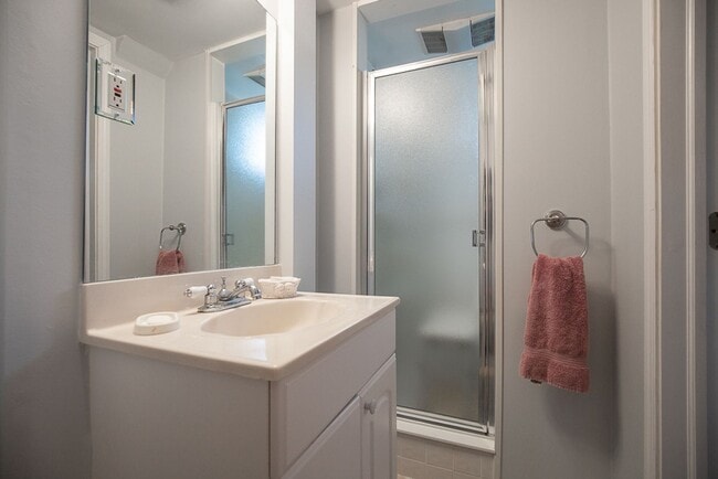 Photo - Charming 3 bedroom/2 bath House, Parma!