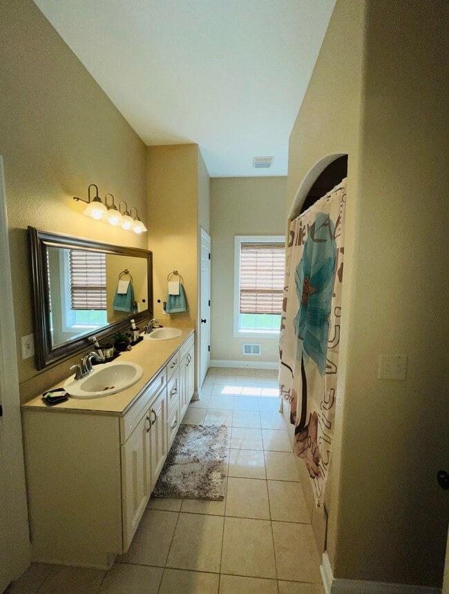 Photo - W209N11385 Reger Ct