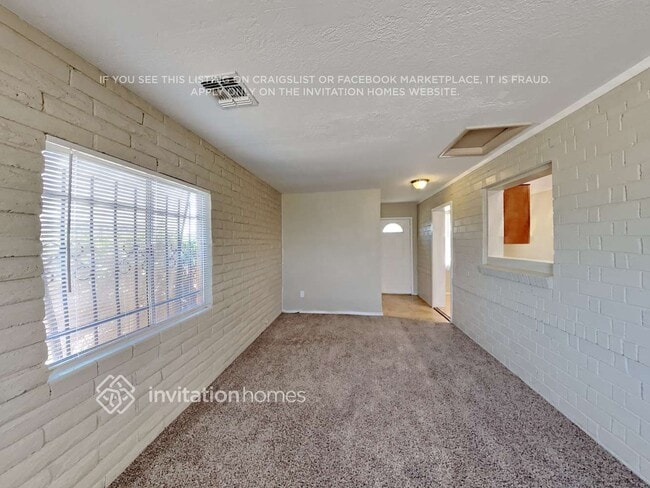 402 N 47th Pl