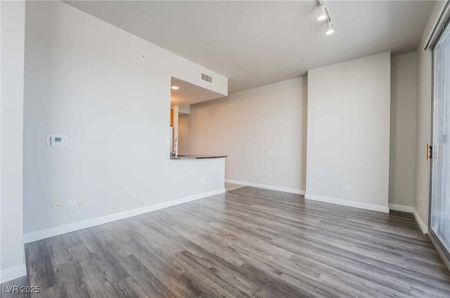 Building Photo - 200 W Sahara Ave Unit 1709