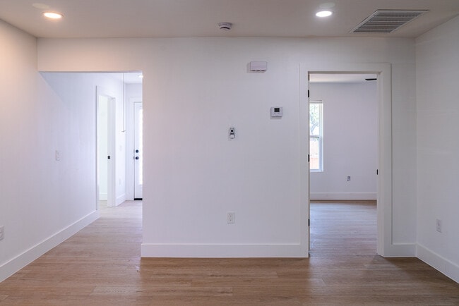 Photo - 1142 Mansell Ave