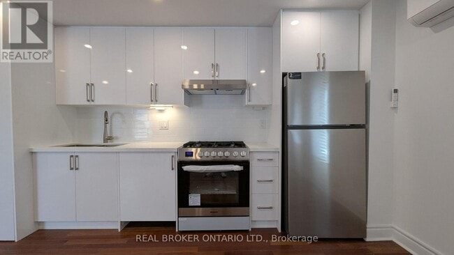 Photo - 1150 Woodbine Ave Unit #3