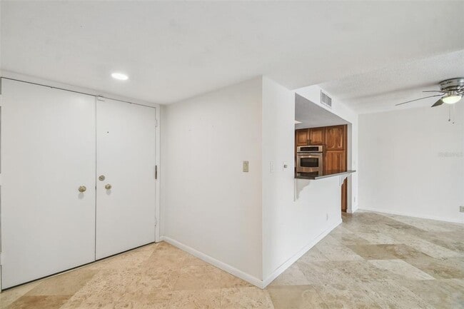 Photo - 100 Oakmont Ln Unit 106