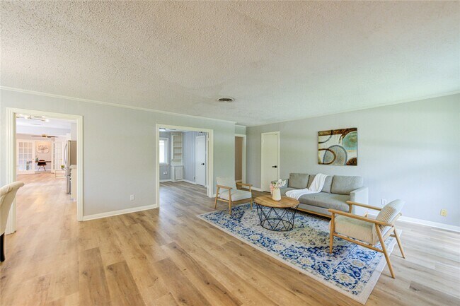 Photo - 3402 Gannett St