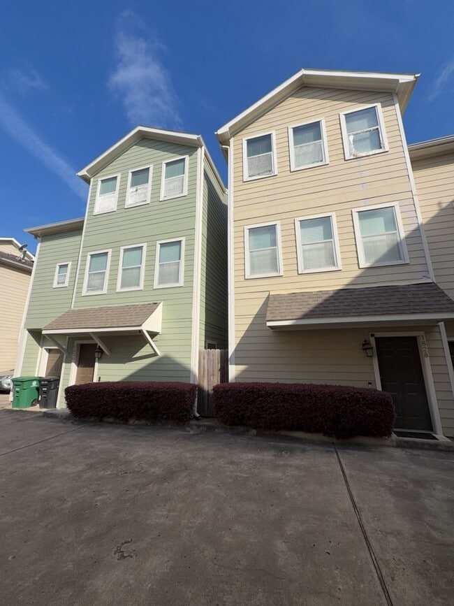 Building Photo - 1828 Fletcher St