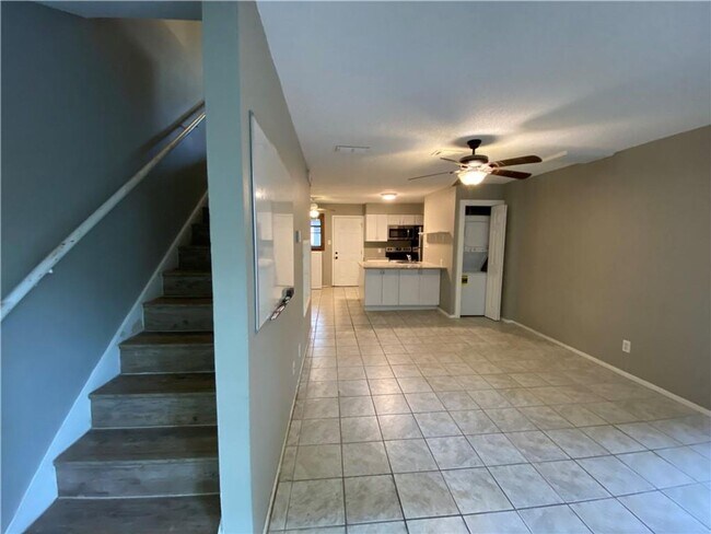 Photo - K672 - St. Charles #101 Unidad K672 - St. Charles #101