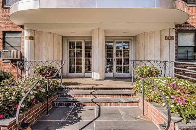 Building Photo - 3103 Fairfield Ave Unit 9E