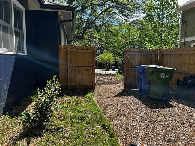 Photo - 111 Clifton St SE