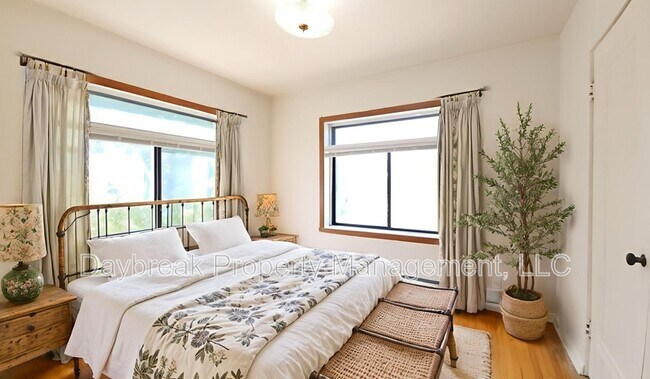 Building Photo - 1258 10th St N