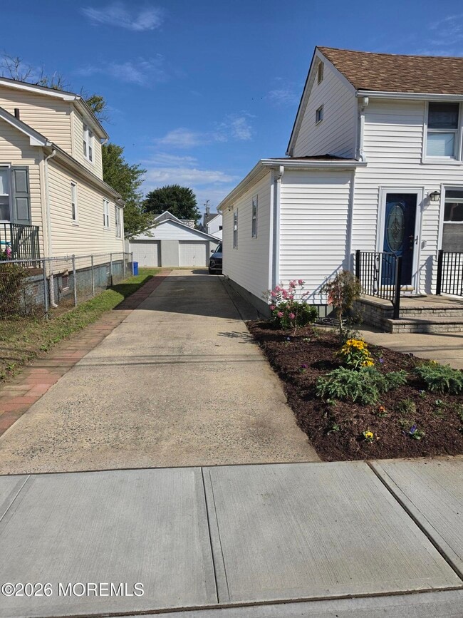 163 2nd St