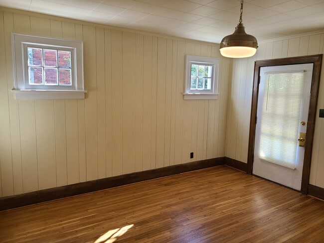 Photo - 214 E Kelso Rd