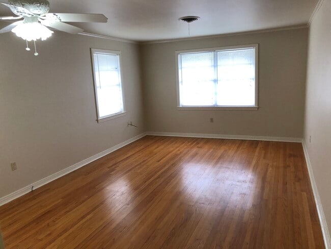 Living Room - 7010 Milne Blvd Unit 7010